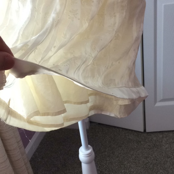 NWOT Guess satin trim and lined top. - Picture 6 of 7